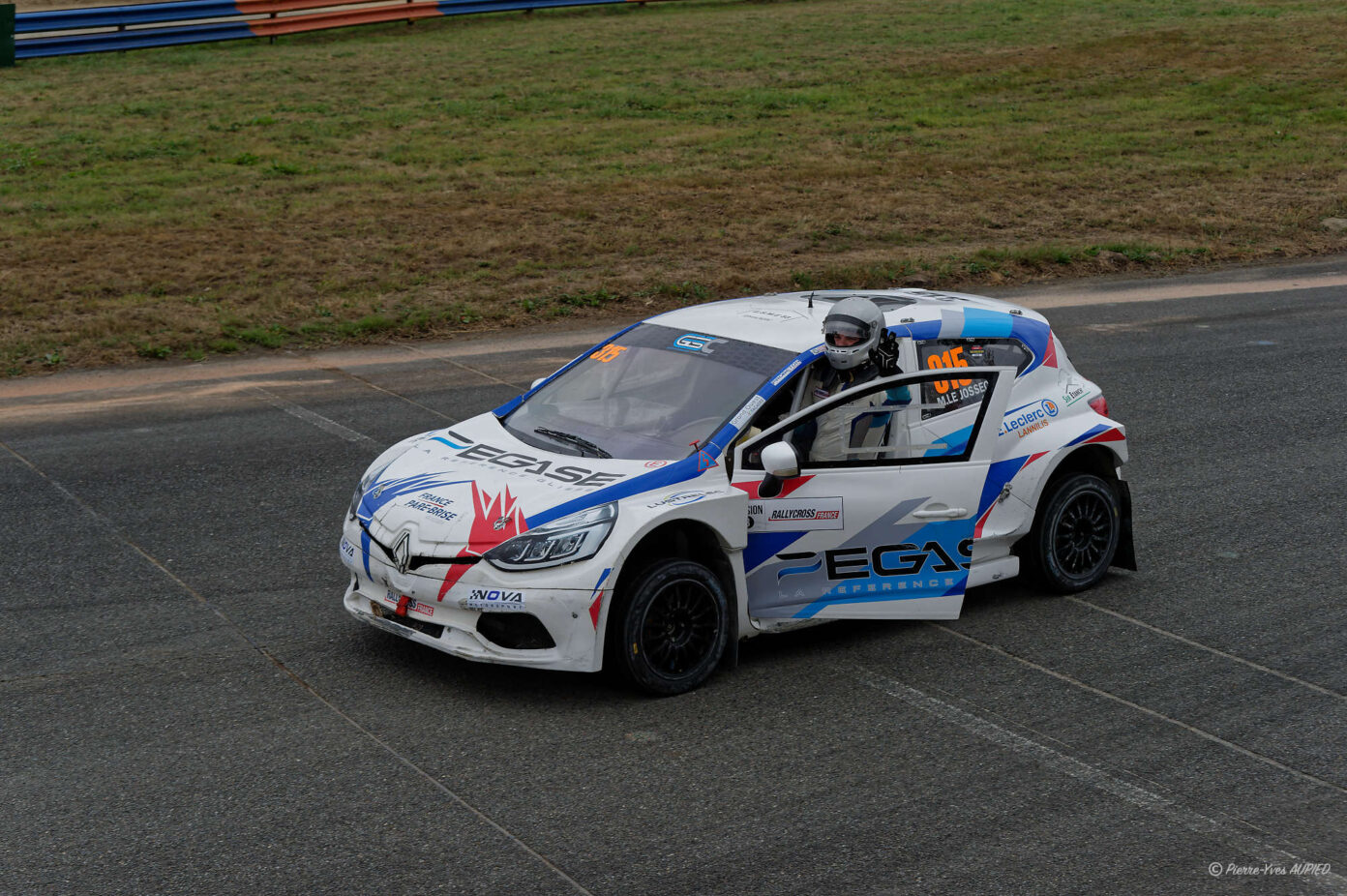 Marin LE JOSSEC sur la RENAULT Clio V N°315 au Rallycross de Kerlabo 2026