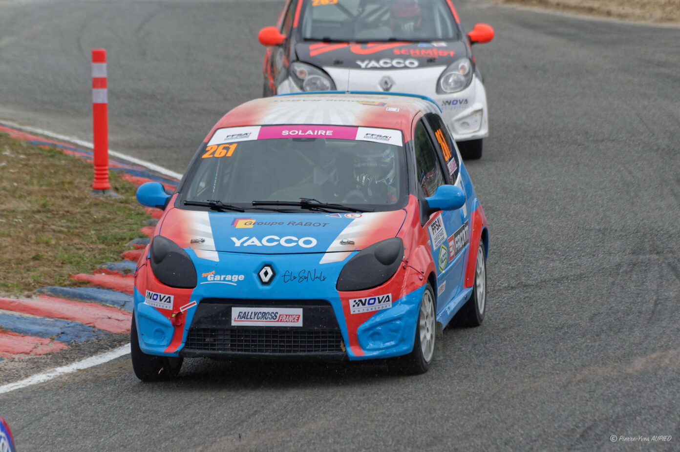 Laura SOLAIRE sur la RENAULT Twingo R1 RX N°261 au Rallycross de Kerlabo 2026