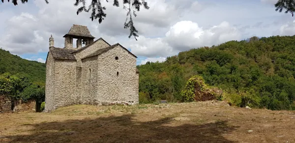 Randonnée dans la fraîcheur du matin La Borie Basse Villelongue Naucelle