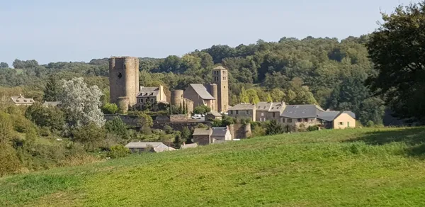 Randonnée dans la fraîcheur du matin La Vallée de la Nauze Calmont Naucelle