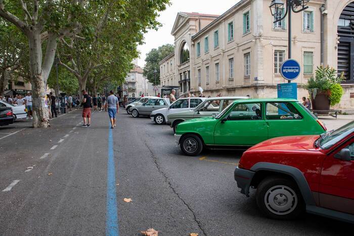 Rassemblement de voitures anciennes Boulevard Louis Blanc Alès