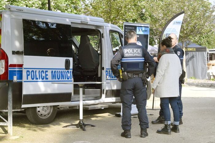 Rencontre avec la police municipale, Mairie de quartier Ile de Nantes, Nantes