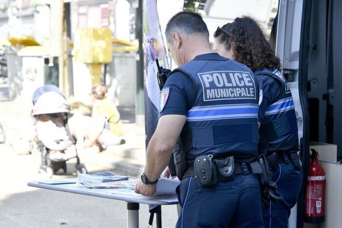 Rencontre avec la police municipale, Place Feydeau, Nantes