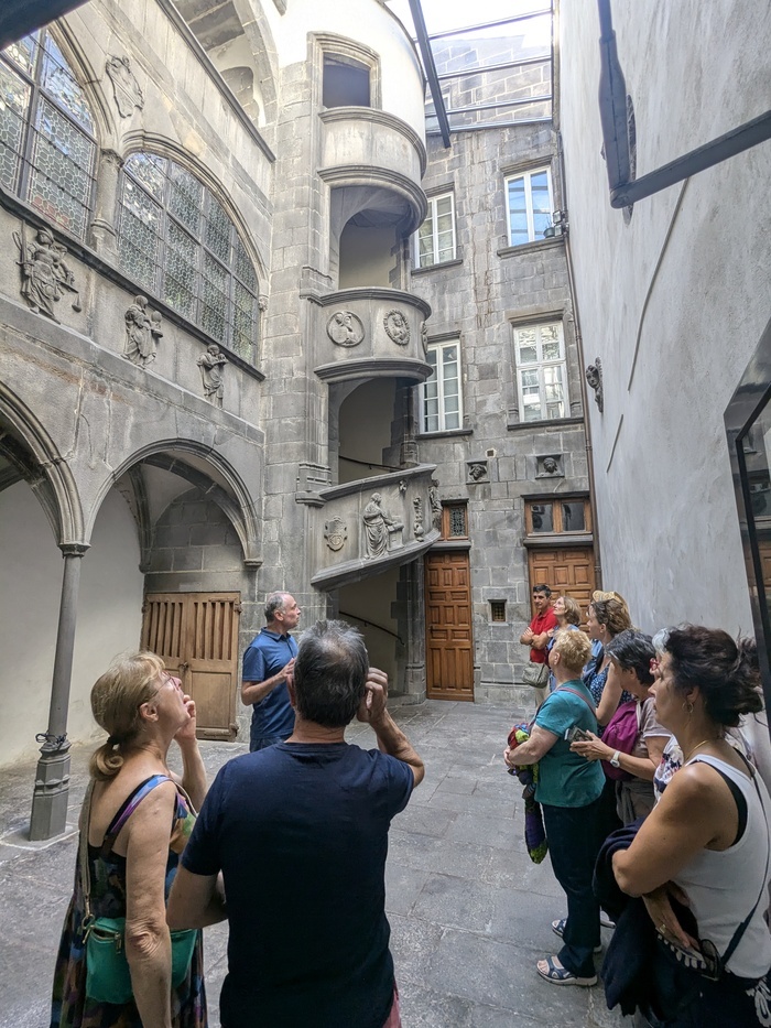 RIOM À TRAVERS LES ÂGES : BALADE HISTORIQUE, Tour de l’Horloge, Riom