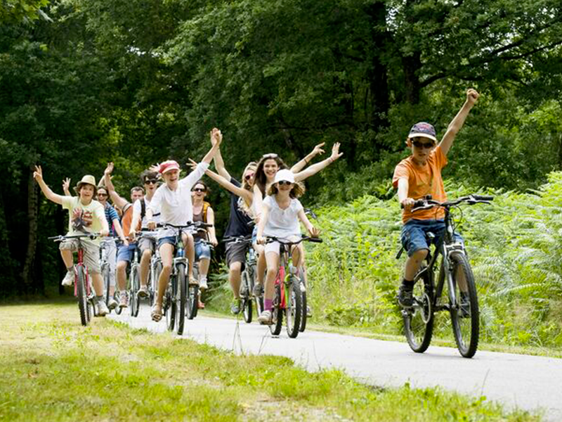 Roulez jeunesse Rollers sur la Voie Verte Départ de la Voie Verte Châlus