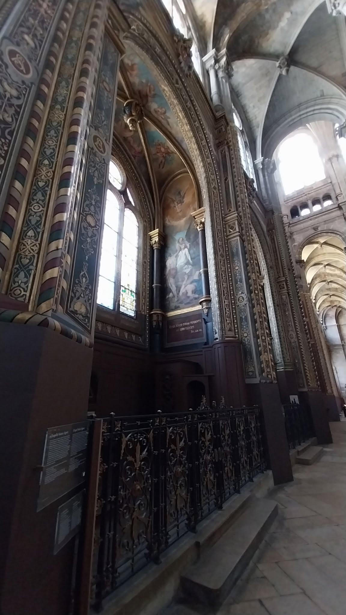 Peintures murales restaurées de la chapelle Saint-Vincent-de-Paul