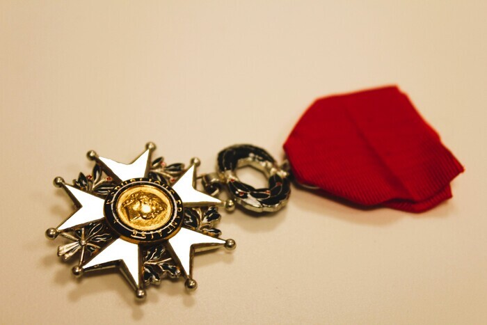 Saint-Germain et la Légion d’honneur, Mairie de Saint-Germain-sur-Sarthe, Fresnay-sur-Sarthe