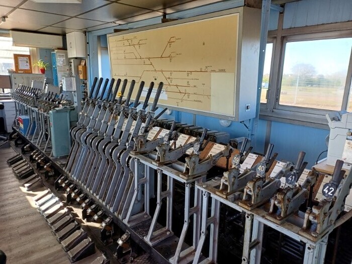 SNCF RÉSEAU : découvrez le poste d&rsquo;aiguillage de Thouars, Poste d&rsquo;aiguillage de Thouars, Thouars