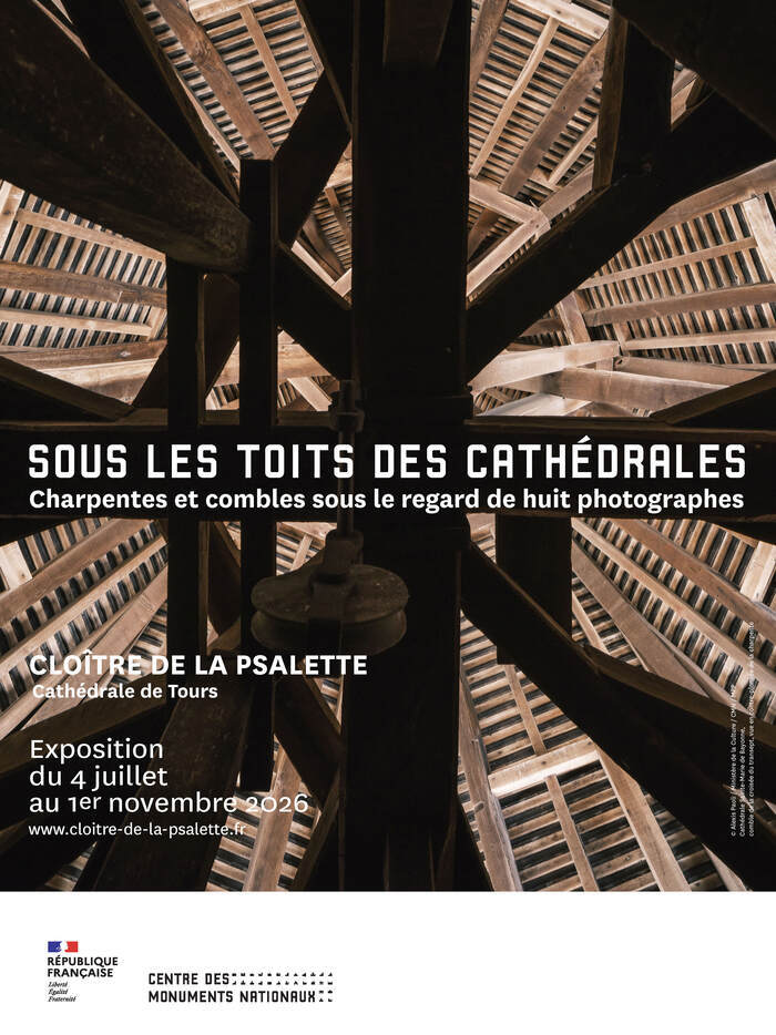 Sous les toits des cathédrales. Charpentes et combles sous le regard de huit photographes, Cloître de la Psalette, Tours