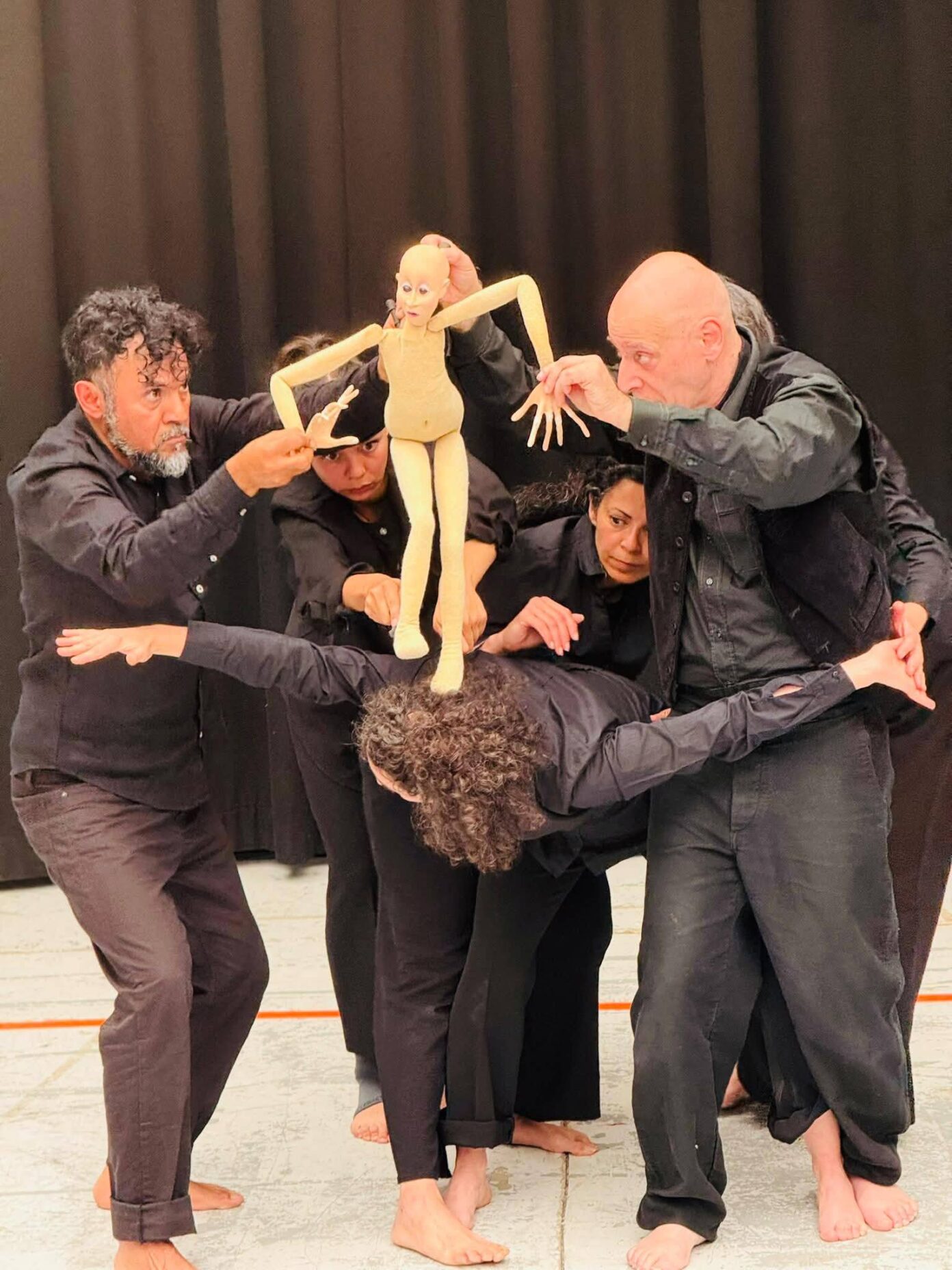 Spectacle au Bavardou Théâtre Marionnette Comme c’est étrange un nous , du collectif Looking for Rose  Les Pechs du Vers