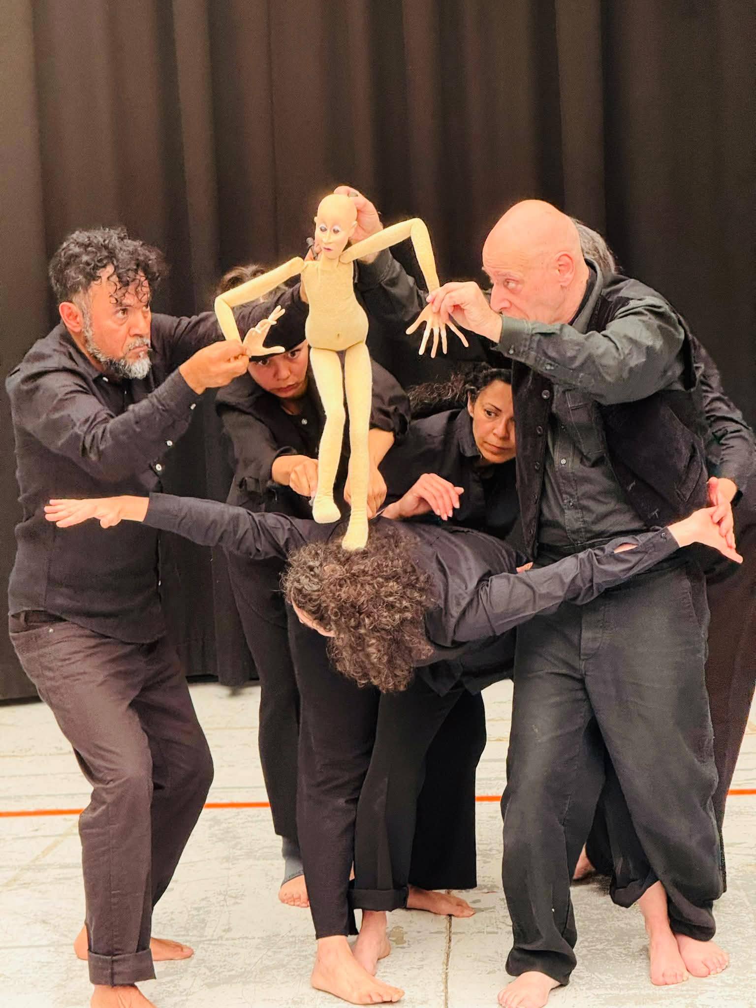 Spectacle au Bavardou Théâtre Marionnette Comme c’est étrange un nous