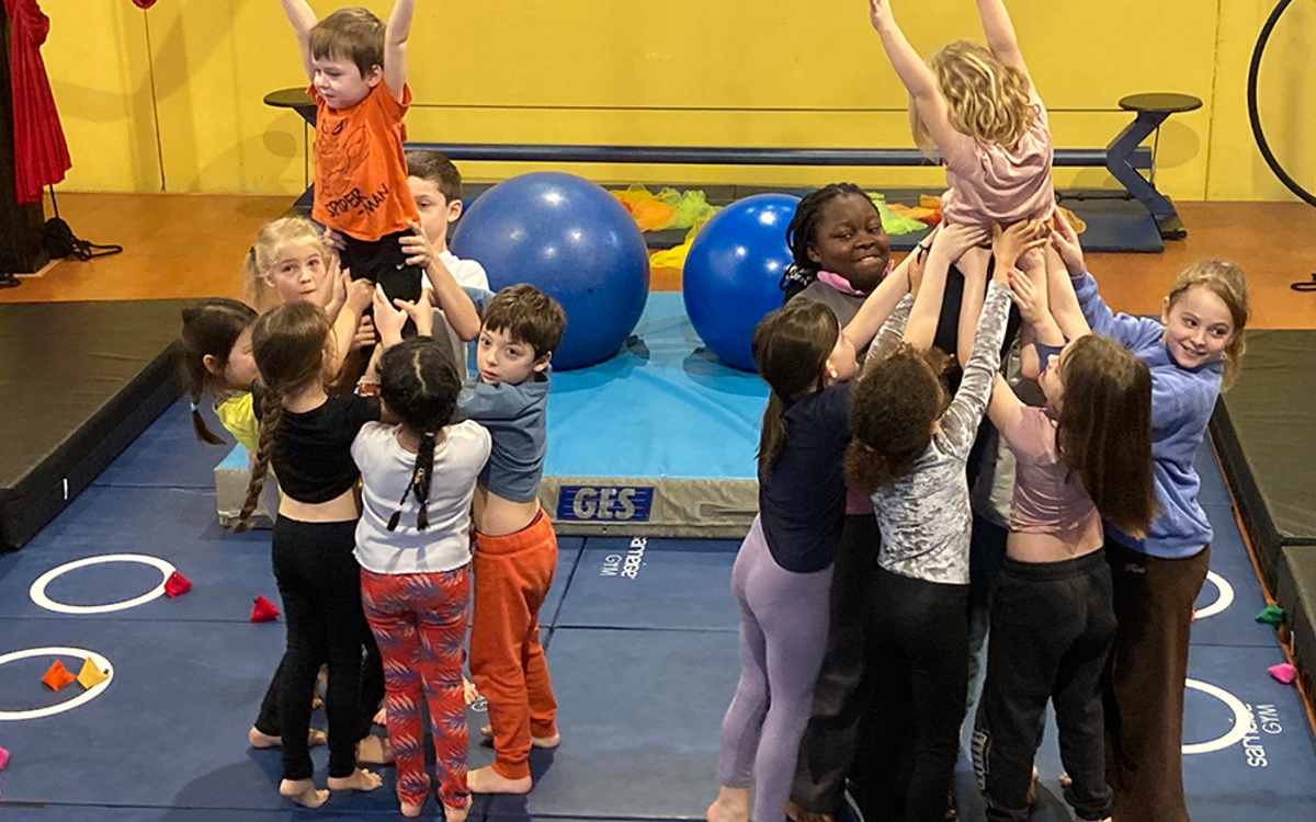Stage cirque 6-10 ans pendant les vacances d’été RueWATT PARIS