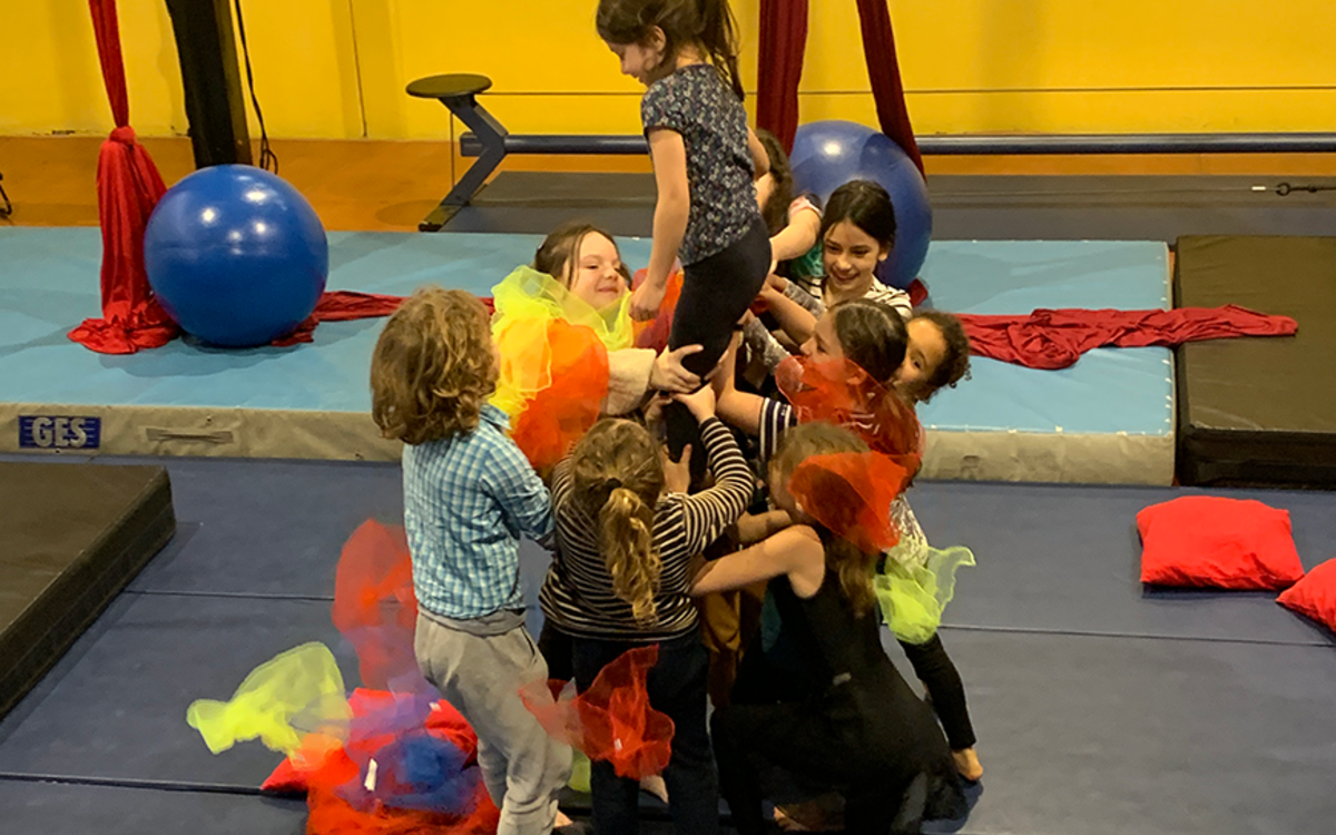 Stage cirque pour les enfants pendant les vacances de printemps RueWATT PARIS