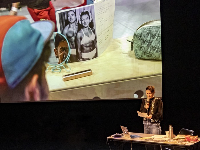 Suzanne : Une histoire du cirque – L’Association du Vide, Anna Tauber, Fragan Gehlker, Colonnes, Blanquefort