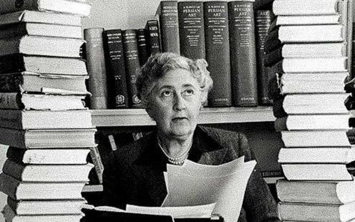 Tea-time et lectures : ambiance Agatha Christie Bibliothèque Andrée Chedid Paris