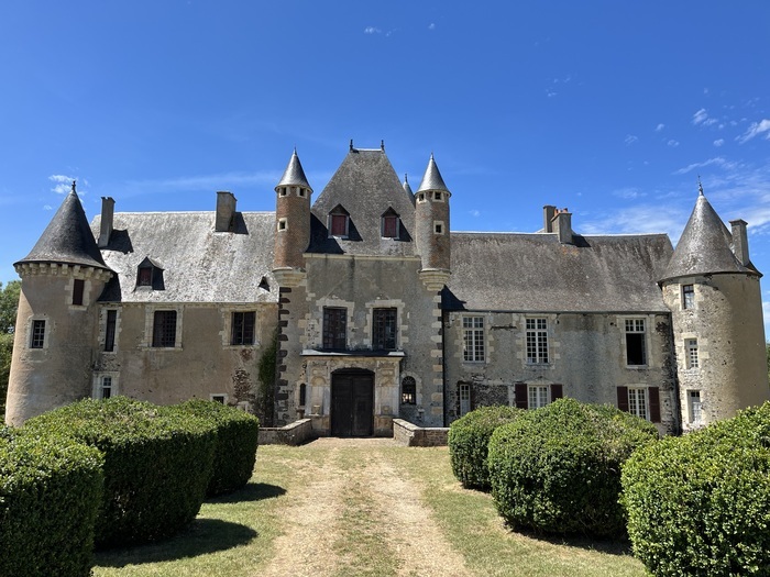 Un curieux château en Haut-Berry, Château de Boucard, Le Noyer