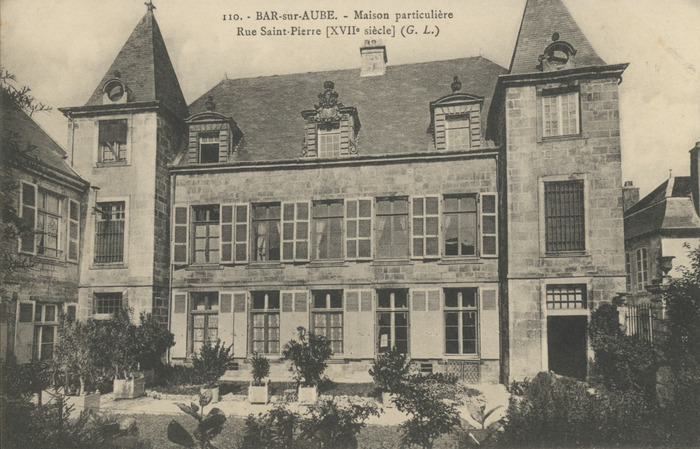 Un hôtel particulier transformé et ses trésors bibliographiques, Médiathèque Albert Gabriel, Bar-sur-Aube