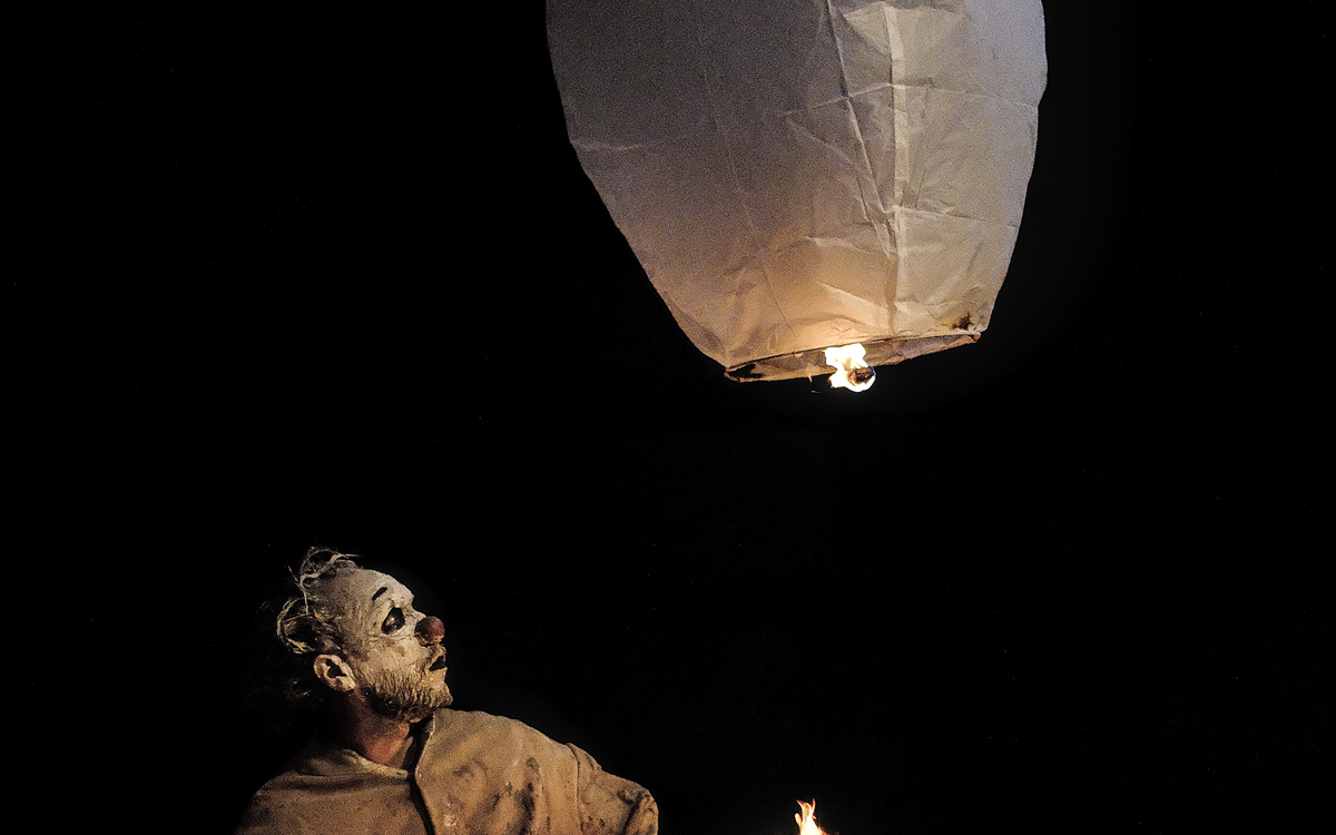 Un spectacle de clown qui met le feu Village de cirque Paris