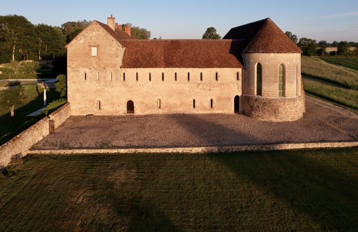 Une abbaye cachée dans une ferme !, Prieuré de Grandmont – Fontblanche, Genouilly