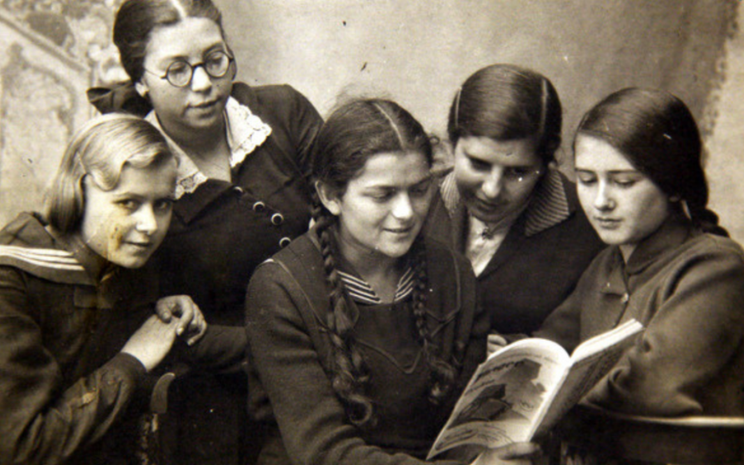 Une jeunesse dans le Yiddishland de Jonathan Hayoun Mémorial de la Shoah Paris