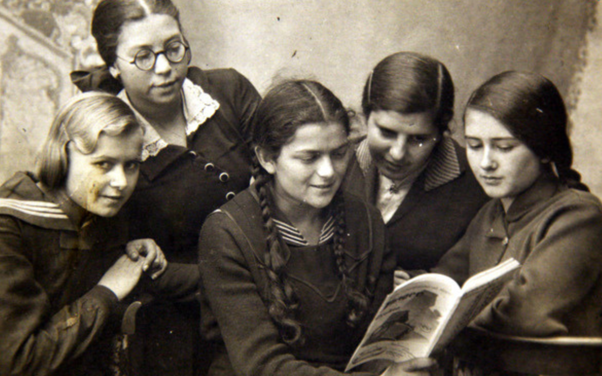 Une jeunesse dans le Yiddishland de Jonathan Hayoun Mémorial de la Shoah  Paris
