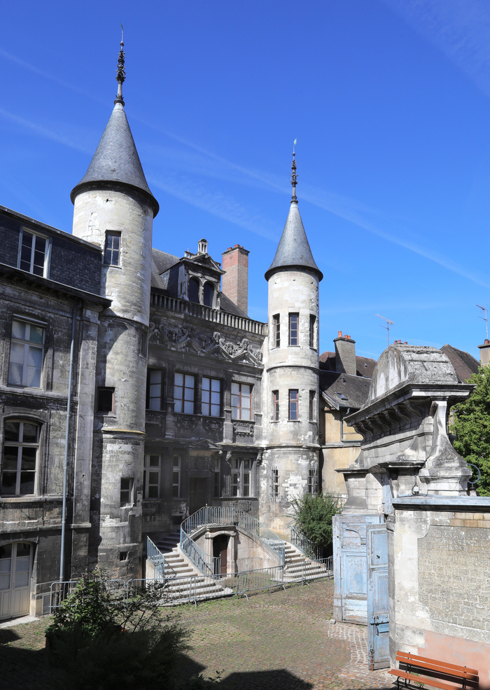 Venez visitez l'hôtel de Vauluisant et le musée de la Renaissance en Champagne Musée de la Renaissance en Champagne & Musée de la Maille - Mode et Industrie (Hôtel Vauluisant) Troyes
