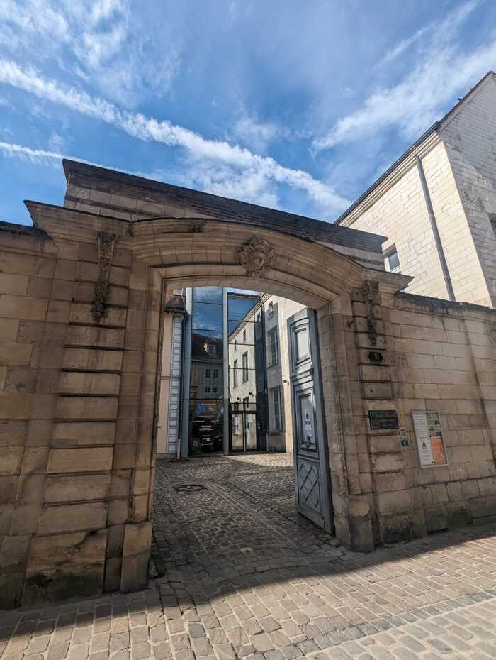 Venez voir l’exposition « Regards photographiques: Fragments d’un monde fragile », Institut Universitaire Européen Rachi, Troyes