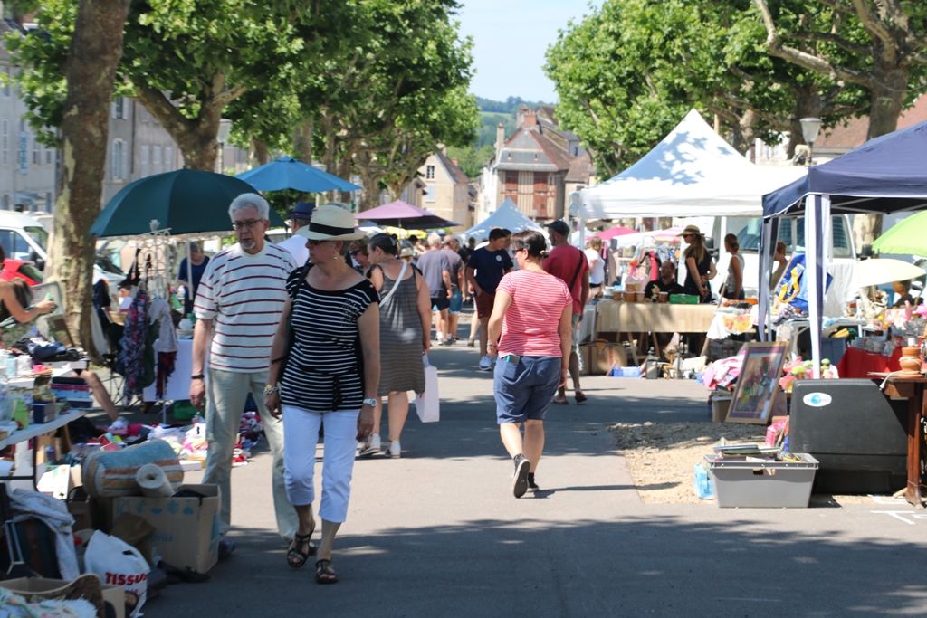 Vide-grenier  Saint-Yrieix-la-Perche