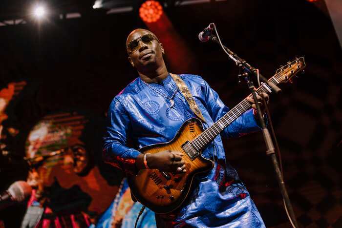 VIEUX FARKA TOURE Le Rocher de Palmer Cenon