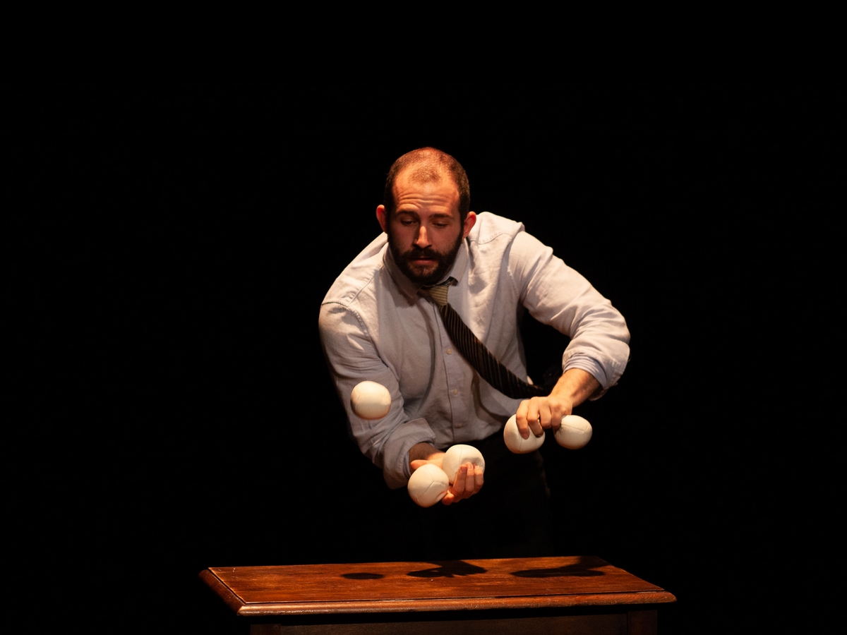 Villes en scène > Rising Ape compagnie Mob à Sisyphe Espace culturel Louis Costel Saint-Sauveur-Villages 2027-03-25