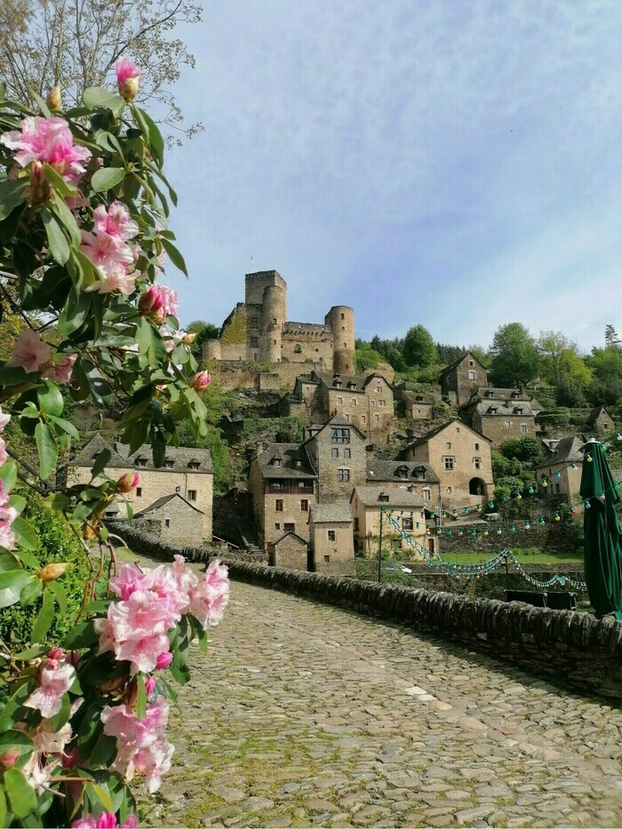 Visite audioguidée de l'un des « Plus Beaux Villages de France » Village de Belcastel Belcastel