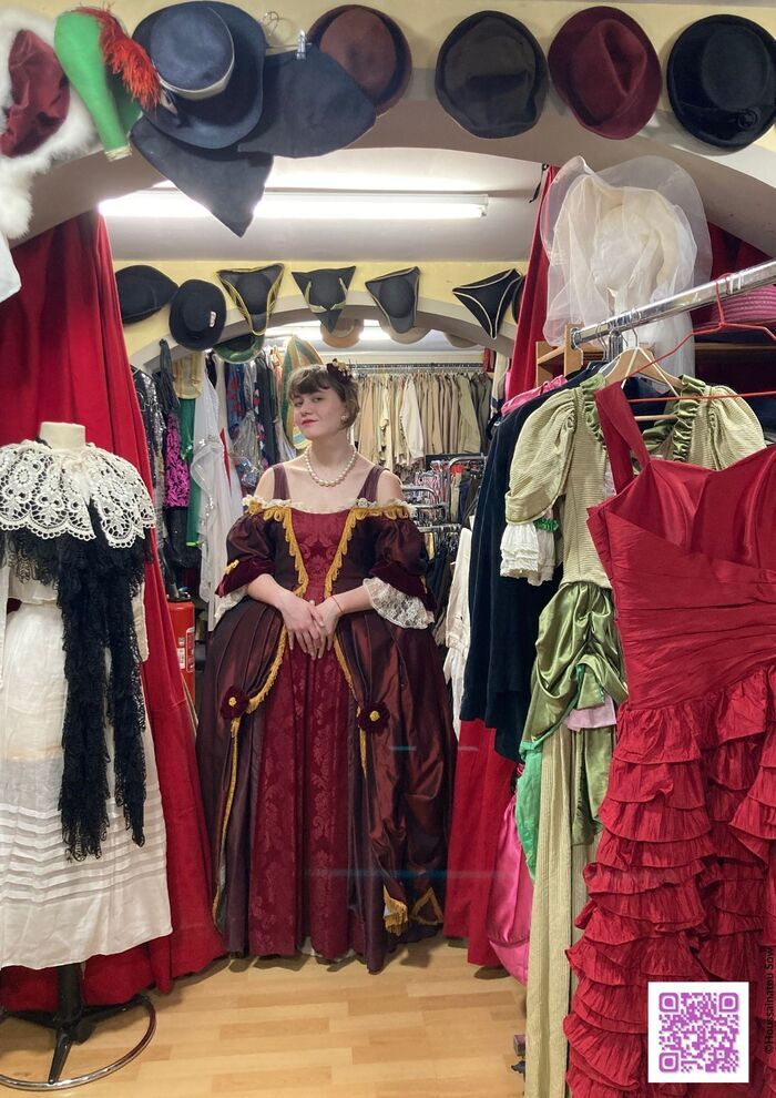 Visite commentée de la Costumotek et son stock de +15 000 costumes et accessoires, La Costumotek, Montpellier