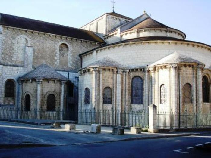 Visite commentée des extérieurs de l'église Saint-Hilaire Église Saint-Hilaire le Grand Poitiers
