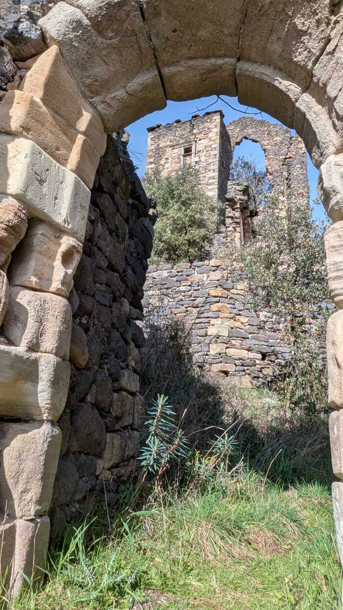 Visite commentée du château de Lauzières, Village de Lauzières, Octon