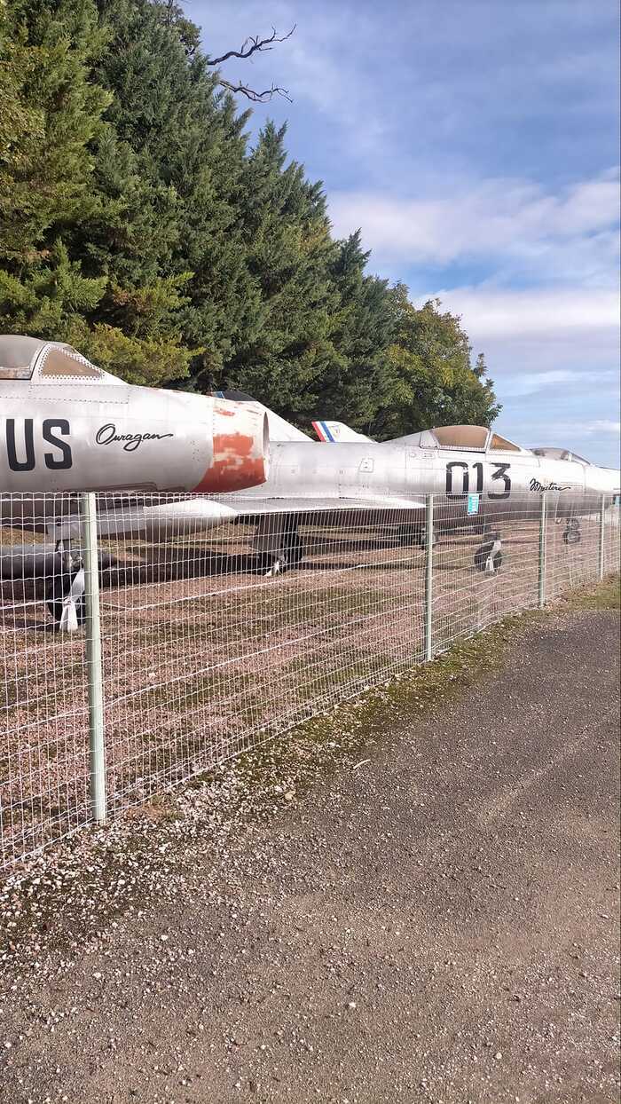 Visite commentée du musée des avions de chasse et de l&rsquo;aérospatiale, chateau de savigny les beaune, Savigny-lès-Beaune