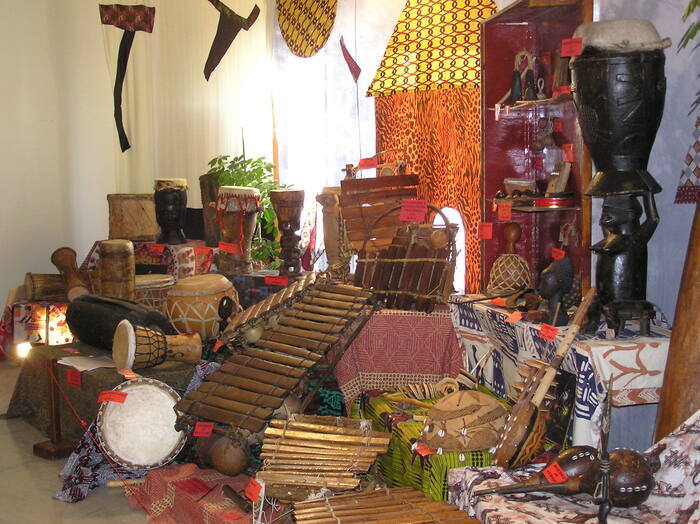 [Visite commentée] Percussions d&rsquo;Occitanie et du monde : regards croisés sur la musique et les cultures populaires, Commanderie hospitalière de Soulomès, Soulomès