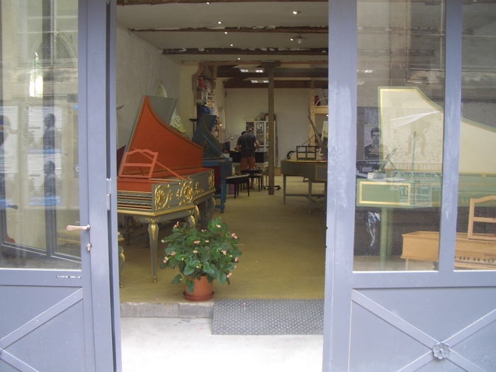 Visite d’atelier de facture de clavecins, Atelier de fabrication de clavecins Martine Argellies, Montpellier