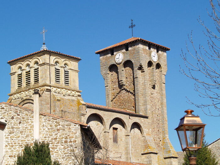 Visite de l’église fortifiée et du village de Marols, Église Saint-Pierre, Marols