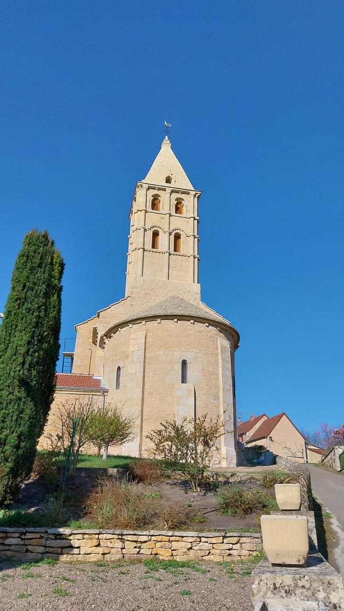 Visite de l&rsquo;église romane du XII ème siècle dédiée à Saint Martin à Vareilles, Église Saint-Martin, Vareilles