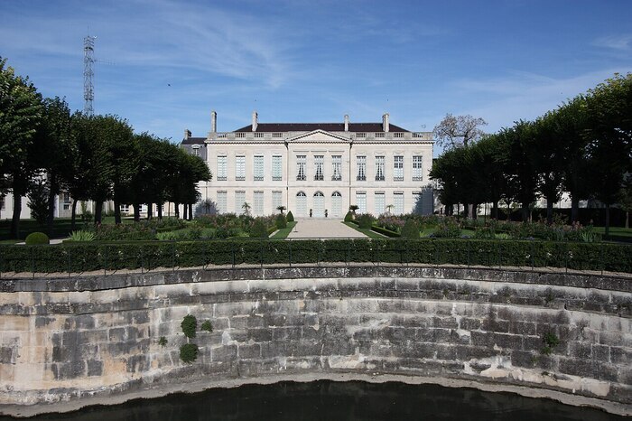 Visite de l'Hôtel des Intendants de Champagne : du patrimoine à l'art contemporain Préfecture de la Marne - Hôtel des Intendants de Champagne Châlons-en-Champagne