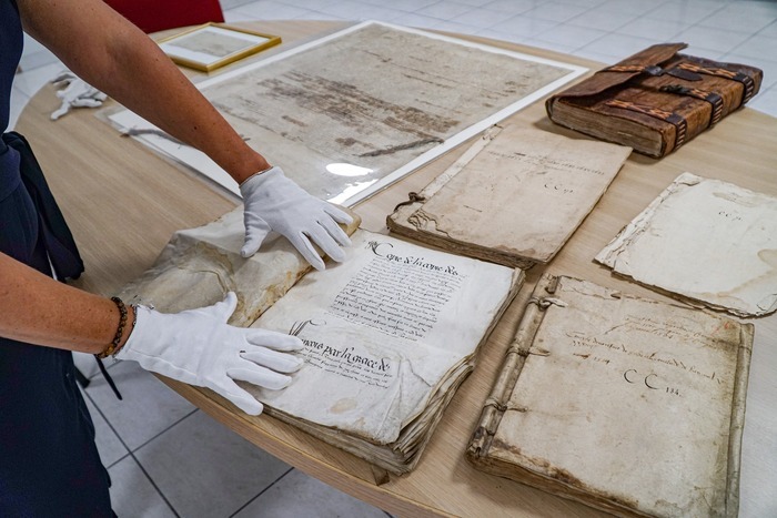 Visite découverte des archives, Centres des archives – Espace Paul Pinasseau, Chargé