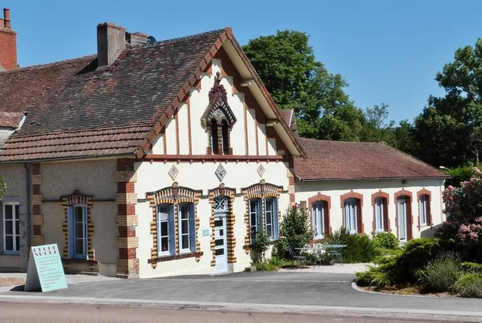 Visite des anciens bureaux de la tuilerie Perrusson, Confiturerie artisanale dans l&rsquo;ancienne tuilerie Perrusson, Saint-Léger-sur-Dheune