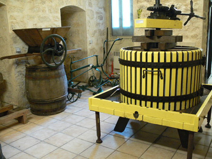 Visite des caves et chais de la Confrérie des Coteaux, Caves et chais de la confrérie des côteaux de Sucy – Galerie viticole, Sucy-en-Brie