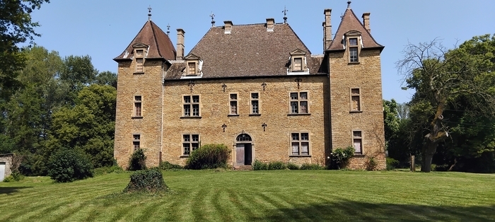 Visite des extérieurs du château de Beaulieu Château de Beaulieu Varennes-lès-Mâcon