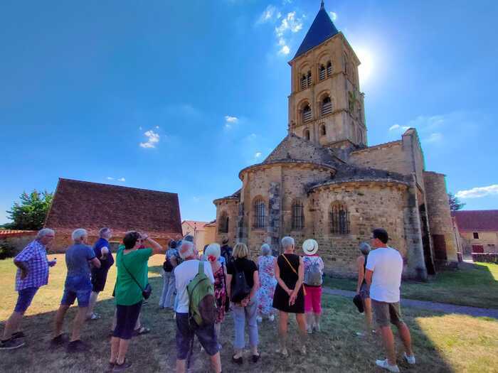 Visite du Bourg de Saint-Laurent-en-Brionnais, Église Saint-Laurent, Saint-Laurent-en-Brionnais
