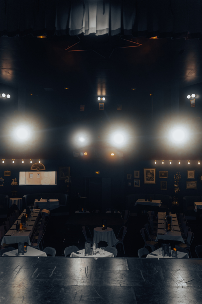 Visite du Cabaret : De la scène aux coulisses, Cabaret-Théâtre L’étoile bleue, Marseille