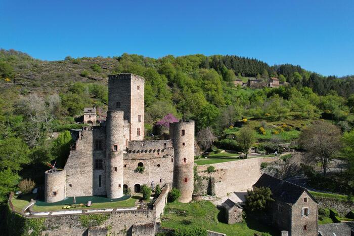 Visite du château de Belcastel, Château de Belcastel, Belcastel