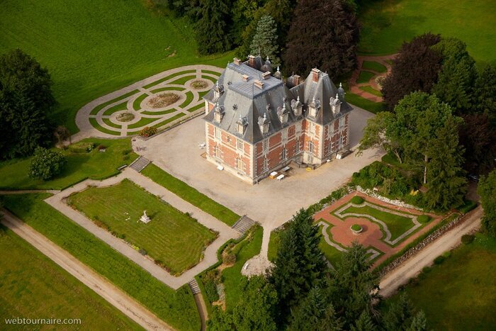 Visite du château de Joyeux et de ses parterres, Château de Joyeux, Joyeux