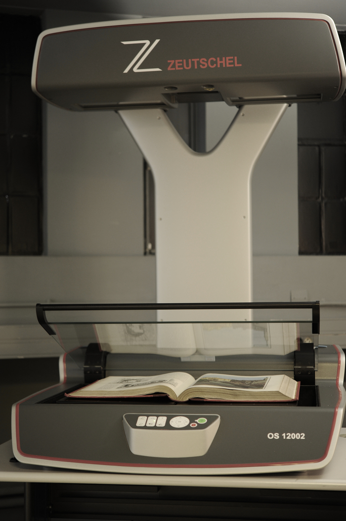 Visite du laboratoire de numérisation, Bibliothèque d’étude et du patrimoine, Grenoble