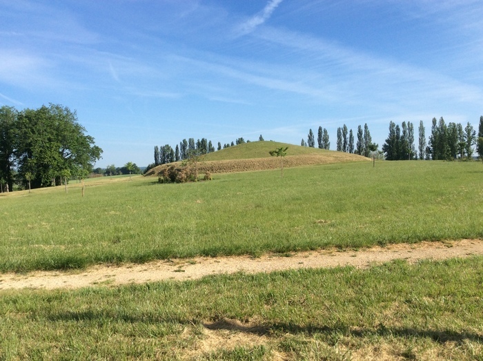 Visite du tumulus de Castillonnès, Tumulus de la Ferrette, Castillonnès